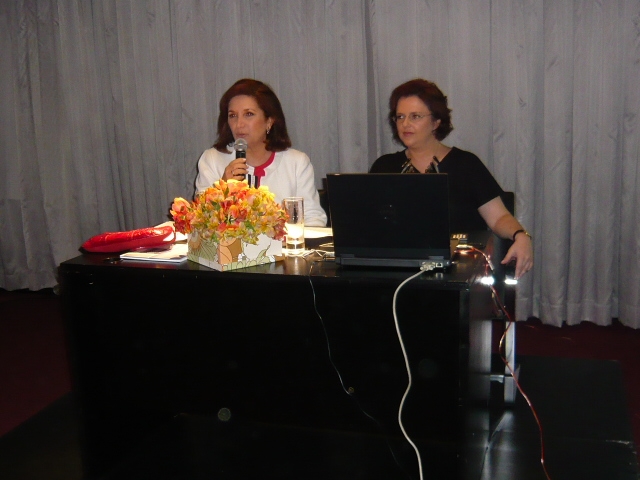 Ruth Niskier (esq.) e Ana Cristina Reis